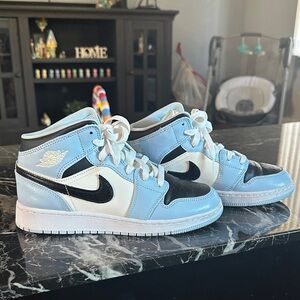 Air Jordan 1 Mid GS ‘Ice Blue’